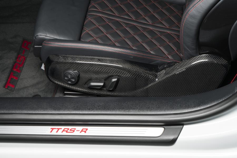 Детали интерьера Audi TT RS-R by ABT (8S) 2017 года  (фото 4 из 9)